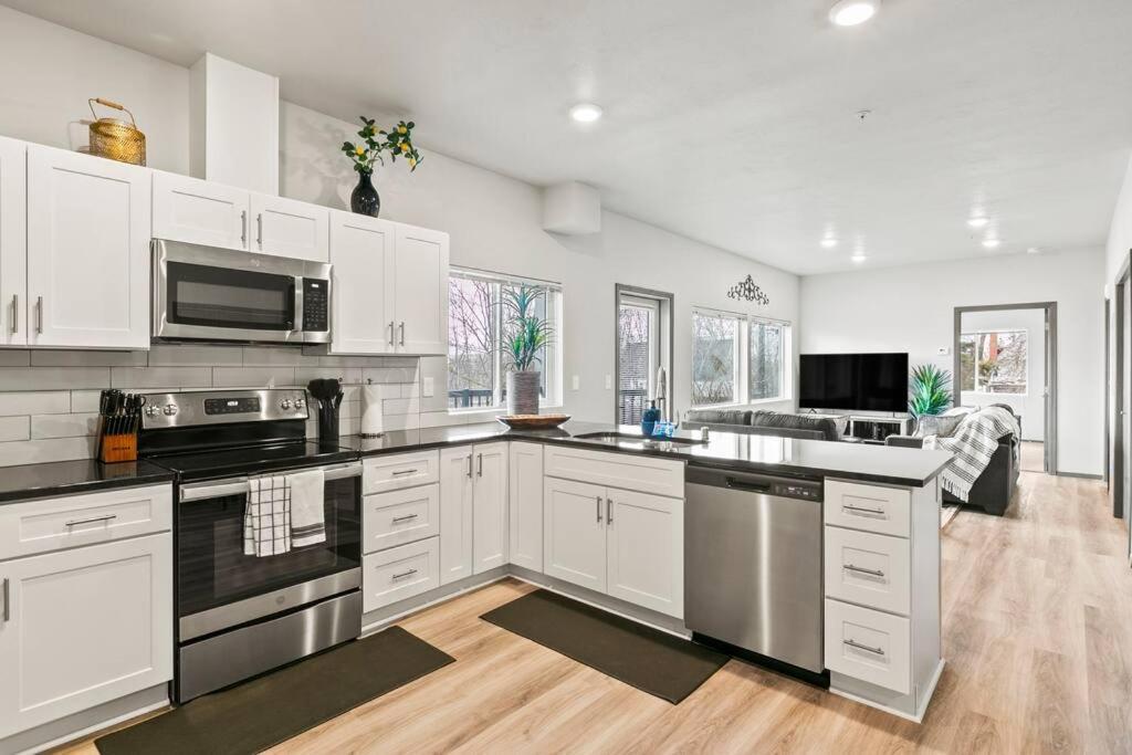 Spacious New 2 Bed 2 Bath Apt By Downtown Spokane Eksteriør billede